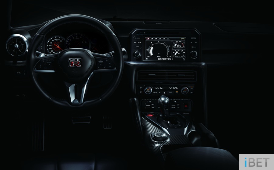 坐Nissan R35 GT-R和看世足赛，哪个更兴奋