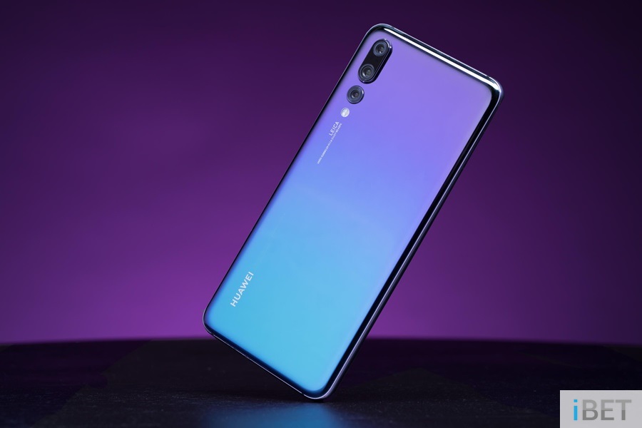 iBET gives you Huawei P20 PRO. Capture your favorite footballer