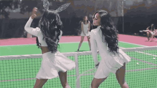 5 Reasons Why Women Tennis Players Keep Balls In Their Skirts-2